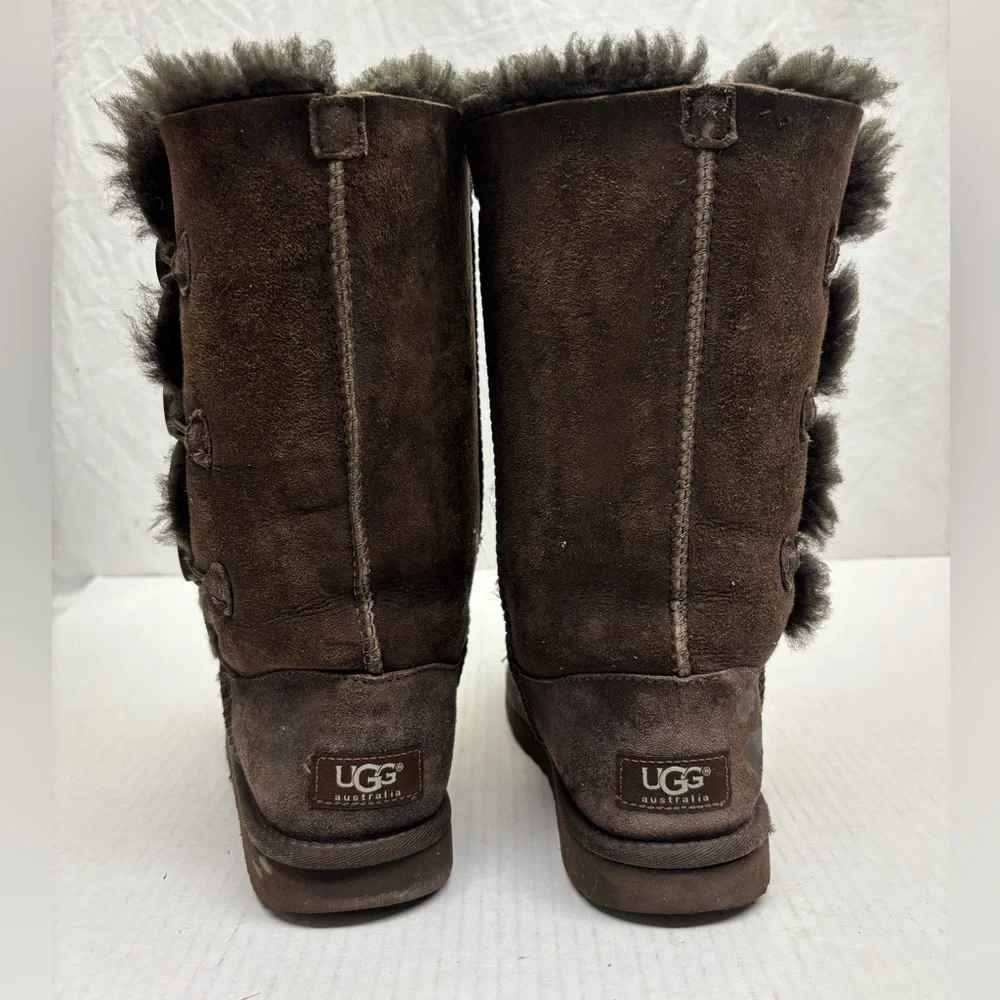 Ugg Bailey Button Boots, size 4 big girl, box 10